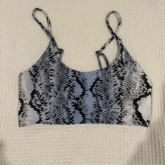 Beach Riot NWT SNAKE PRINT SPORTS BRA IN BLUE SNAKE - Picture 2 of 5